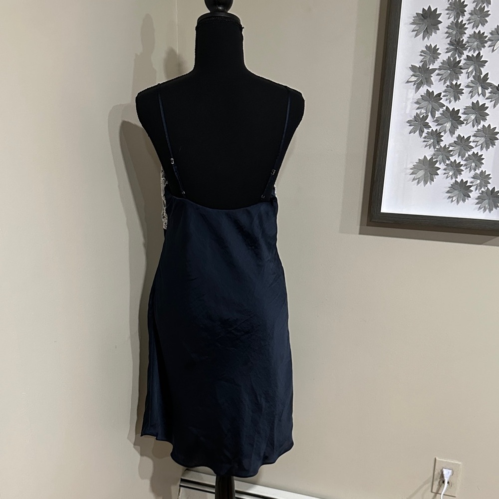 *ABERCROMBIE & FITCH* Navy Slip Dress w/ White Lace Bodice Size Medium Tall - Picture 6 of 8